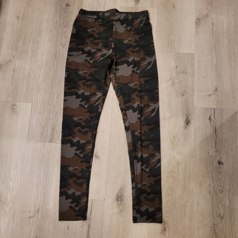 Kardashian Kollection Camo Leggings Size Medium